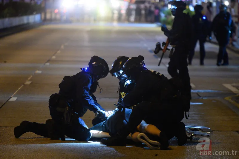 Hong Kong'da göstericiler haber ajansı ofisine saldırdı 6