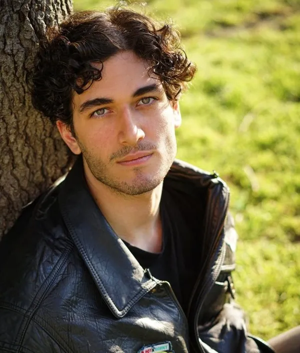 1667369829206.jpg Yalı Çapkını'nın Yusuf'u Umut Gezer kimdir? Duyanlar şoke oldu! Yakışıklı oyuncu meğer.. - 1