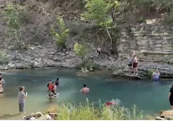 Adana'da Basra sıcakları! Vatandaşlar serin sularda ferahladı
