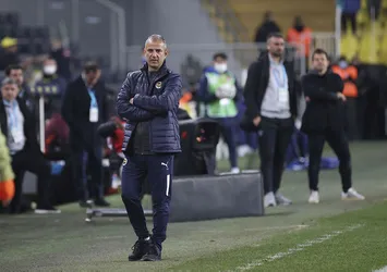 Başakşehir'e kaybeden Fenerbahçe'de teknik direktör İsmail Kartal taraftarlardan özür diledi