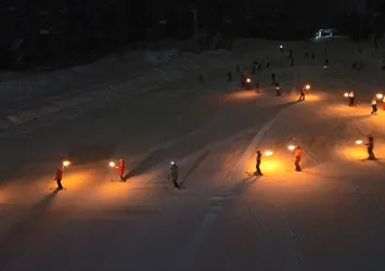 Sevgililer Günü'ne özel meşaleli gece kayağı!