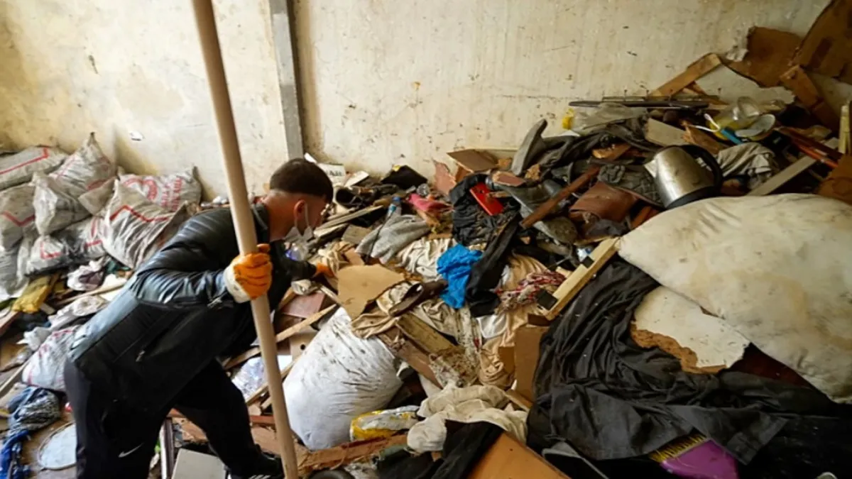 Mersin'de şoke eden olay! Evden 168 ton çöp çıktı