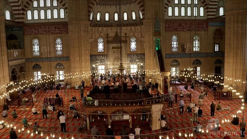 Kadir Gecesi okunacak dualar ve sureler hangileri? Peygamber efendimiz Hz. Muhammed'in (S.A.S.) Kadir Gecesi okuduğu dua 6