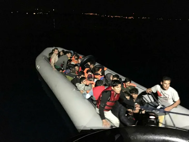 İzmir'de 4 ayrı botta 251 göçmen yakalandı - 2