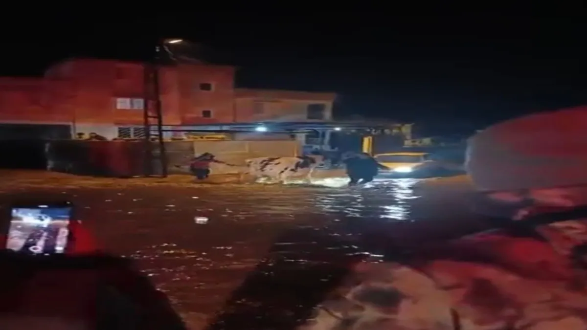 Hatay'da sağanak hayatı felç etti! Sokaklarda su birikintileri oluştu