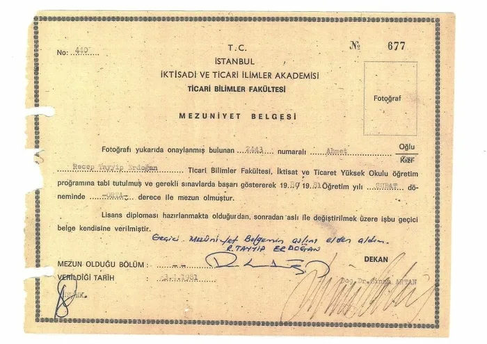 İşte Başkan Erdoğan’ın mezuniyet belgeleri! İletişim Başkanı Fahrettin Altun paylaştı