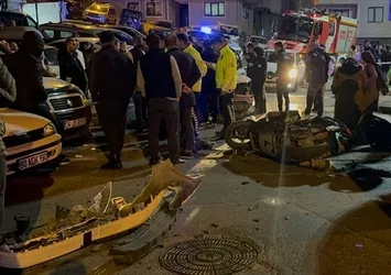 Kağıthane'de otomobil kontrol çıktı sohbet eden 2 kişiyi yaraladı!