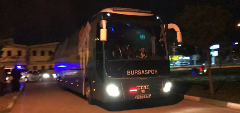 Bursaspor takım otobüsüne taşlı saldırı