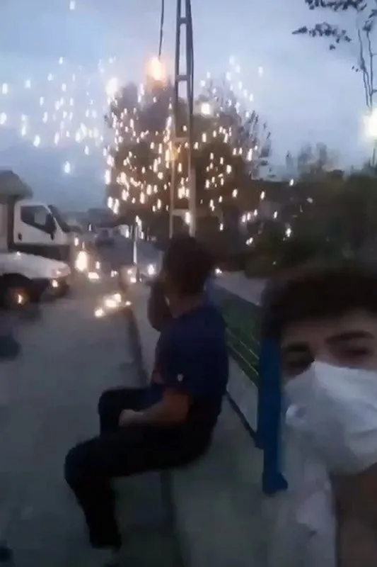 Tehlikeli Selfie Patlamalara Aldiris Etmeden Cekirdek Yiyip