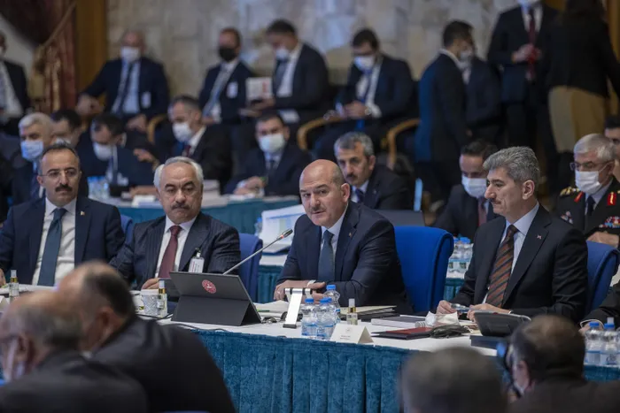 Son dakika: İçişleri Bakanı Süleyman Soylu'dan CHP'li Engin Özkoç'a çok sert tepki: Orada şehit veriyoruz gevrek gevrek gülüyorsunuz - 4