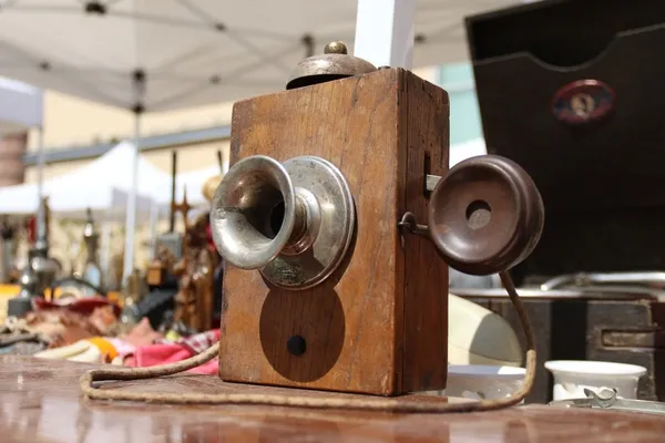 1900-yilina-ait-telefonun-atasi-nostalji-tutkunlarinin-ilgi-odagi-oldu-1652691875091.jpg “1900 yılına ait” telefonun atası nostalji tutkunlarının ilgi odağı oldu - 4