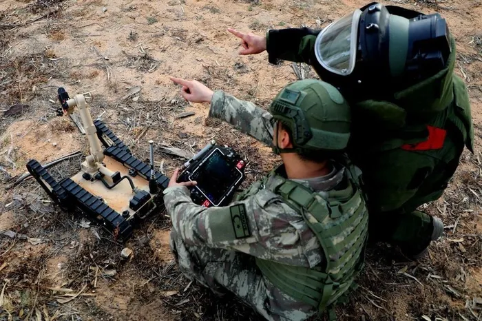 Milli Savunma Bakanlığı Libya’dan ilk kez fotoğraf paylaştı! Hafter milislerinin döşediği mayınlar temizleniyor