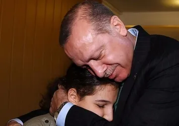 Görme engelli Tuğçe Erdoğan'ı duygulandırdı