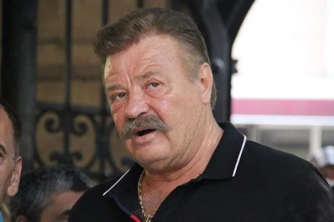 Türk sinemasının ’Kötü adamı’ Nuri Alço’dan kötü haber! Beyin kanaması geçirdi | Eşi Burcu Alço’dan açıklama