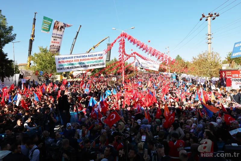 Başkan Recep Tayyip Erdoğan Diyarbakır'da! Diyarbakır'dan 6'lı masaya pankartlı gönderme 10