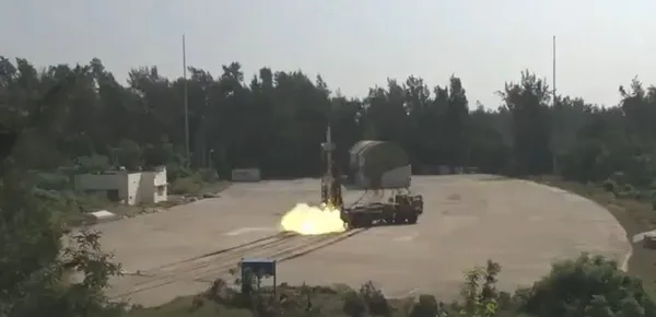 Hindistan AD-1 füzesini test etti! Benzersiz... | İşte füzenin fırlatılma anı...