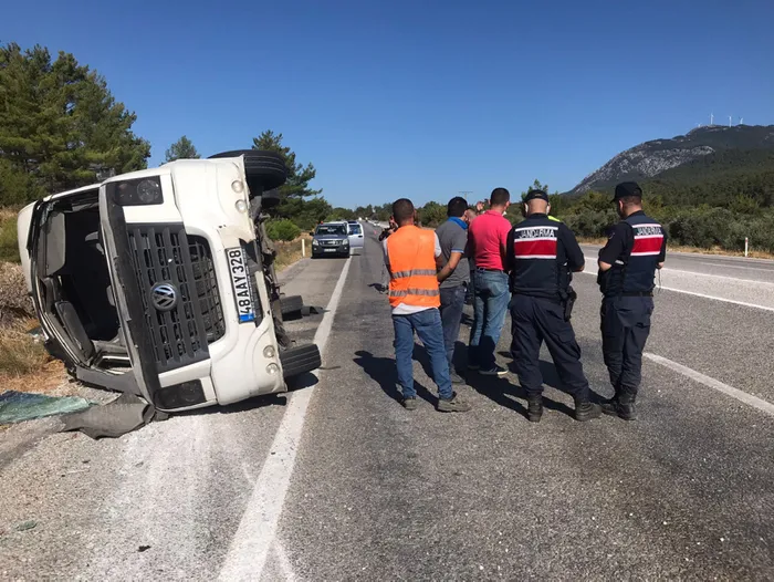 Muğla'da tur otobüsü öğrenci servisi ile çarpıştı: 1 ölü, 30 yaralı - 2