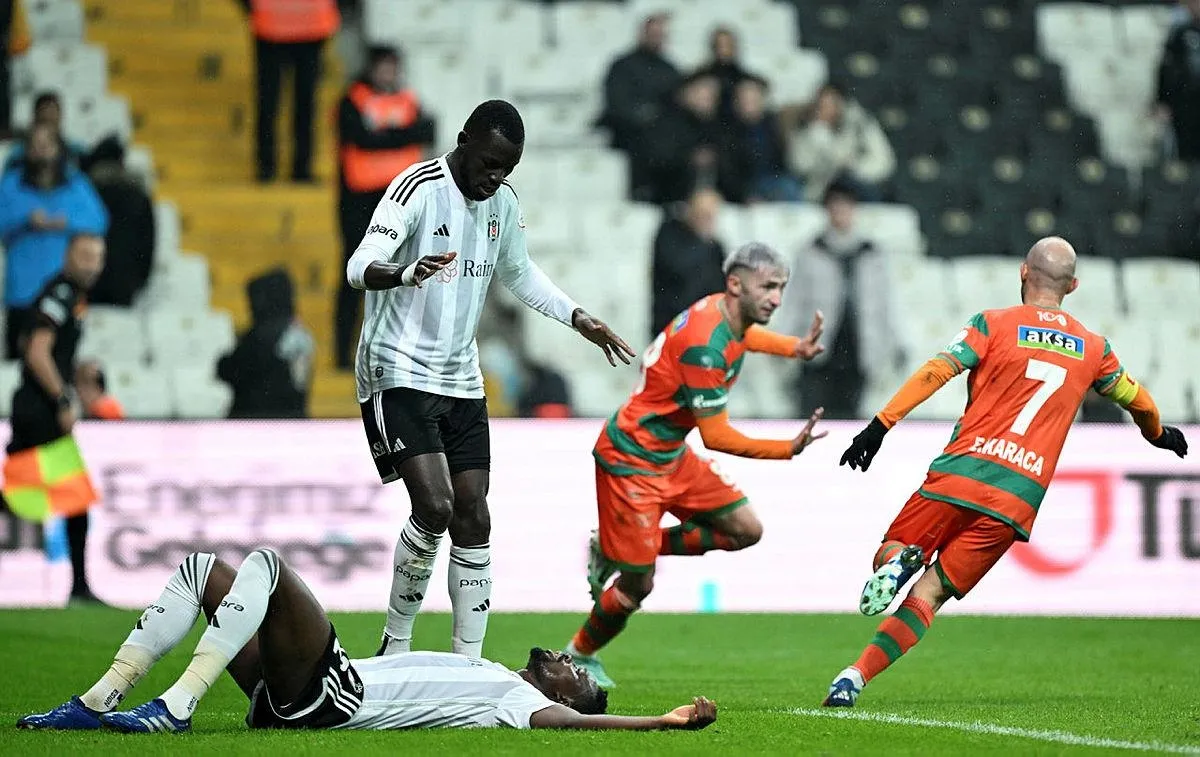 Beşiktaş Alanyaspor'a 3-1 mağlup oldu! Kartal evinde ağır yaralı