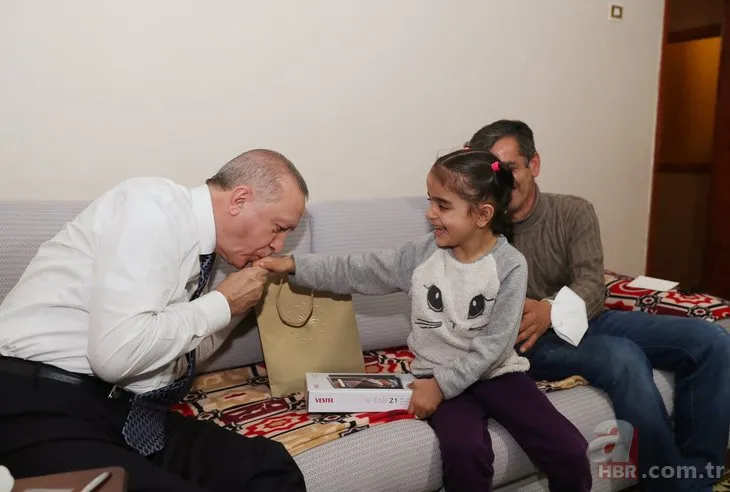 Başkan Recep Tayyip Erdoğan ve eşi Emine Erdoğan bir vatandaşın evinde iftar yaptı