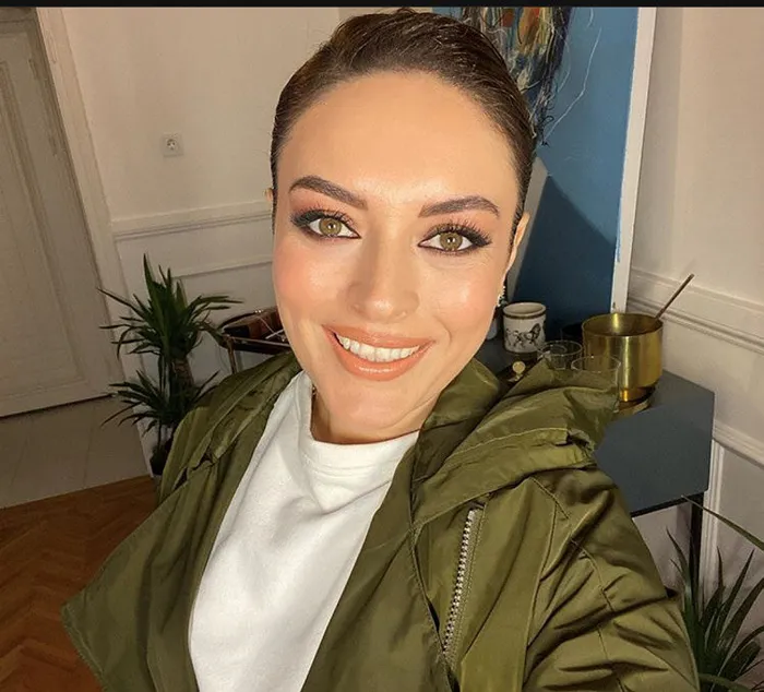 ezgi-molaya-destek-veren-unlu-isimler-hakkinda-suc-duyurusu-1622727210596.jpg Ezgi Mola'ya destek veren ünlü isimler hakkında suç duyurusu - 1