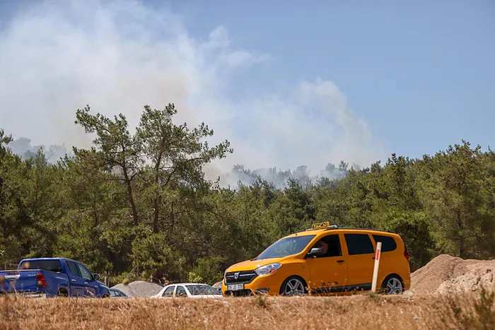 izmirde-ormanlik-alanda-yangin-havadan-ve-karadan-mudahale-basladi-1719666508725.jpg İzmir'deki 3 yangın kontrol altına alındı! Bakan Yumaklı yangınların çıkış nedenini açıkladı - 7