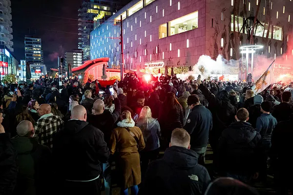 hollandada-kovid-19-protestosu-gostericiler-ve-polis-birbirine-girdi-1637360039485.jpg Hollanda'da Kovid-19 protestosu! Göstericiler ve polis birbirine girdi - 1