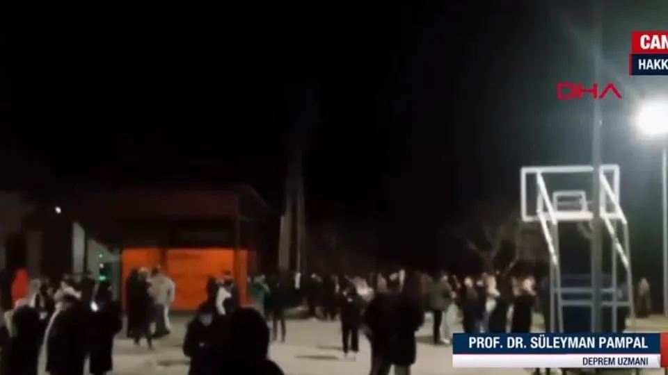 SON DAKİKA I Hakkari Yüksekova’da peş peşe korkutan depremler! İşte ilk görüntüler...