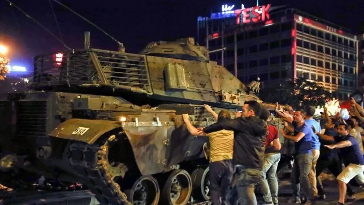 İşte dakika dakika 15 Temmuz'da yaşananlar! İhanet ve diriliş