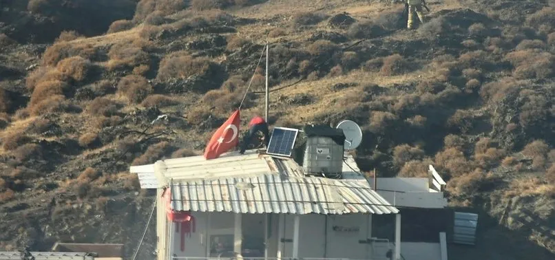 İzmir'de yaşandı! Yangında eşyalarından önce Türk bayrağını kurtardı
