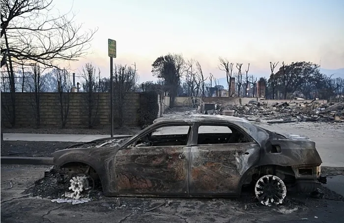 abd-cehennemi-yasiyor-californiadan-olum-haberleri-geldi-bidendan-skandal-aciklamalar-1736403754422.jpg Lüks mahalledeki son model araçlar küle döndü (AA)