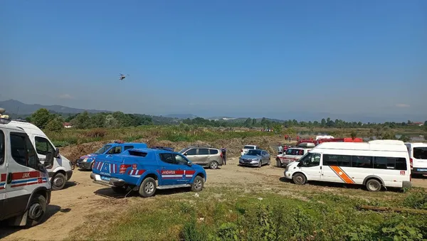 duzceden-aci-haber-selde-kaybolan-kepce-operatorunun-cansiz-bedeni-bulundu-1657091470727.jpg Düzce'den acı haber! Selde kaybolan kepçe operatörünün cansız bedeni bulundu - 1
