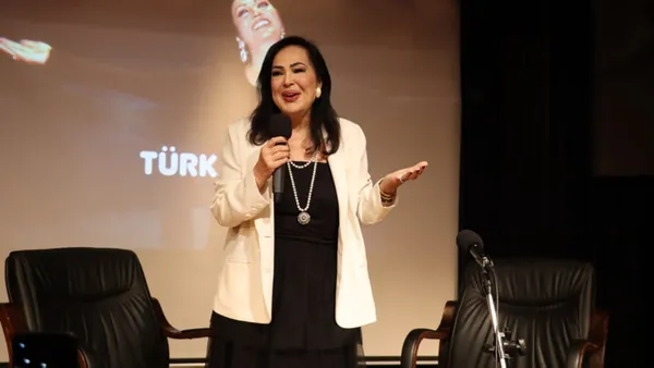 turkan-soraydan-huzunlendiren-itiraf-sevgiden-mahrum-yasadim-1683292860572.jpg Türkan Şoray’dan hüzünlendiren itiraf: Sevgiden mahrum yaşadım - 3