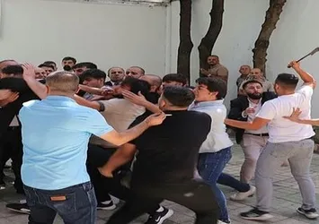 Faik Öztrak'tan CHP kongrelerindeki kavgalara ilişkin şoke eden savunma: Uygar tartışmalar