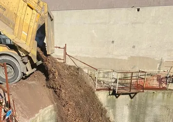 CHP'li İBB milletin kaynaklarını çöpe attı! Metro için açılan tüneli kapattılar