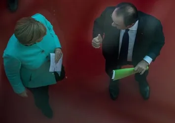 Merkel ve Hollende'a soğuk duş