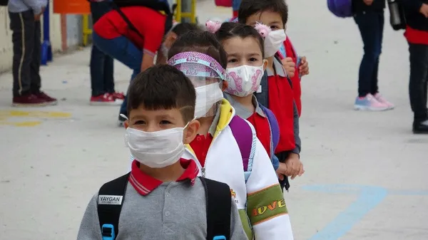 Son dakika: Yüz yüze eğitime bir gün ara verilecek! İstisna durumdaki memurlar izinli sayılacak...Valilikler açıkladı