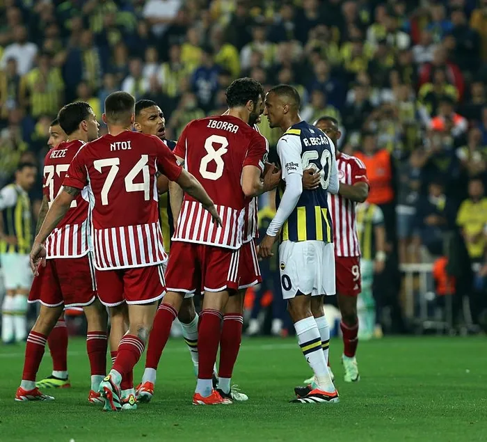 Fenerbahçe Olympiakos’a penaltılarda yenilerek Avrupa’ya veda etti!