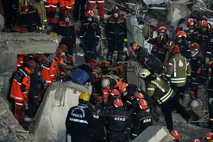 Kartaldaki çöken binada ölü sayısı 21e yükseldi