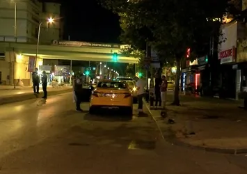 İstanbul'da motosikletle taksi çarpıştı! Feci kaza kamerada: 2 ağır yaralı