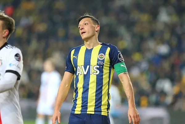 Mesut Özil çocukluk aşkım dediği Fenerbahçe’yi bıraktı!