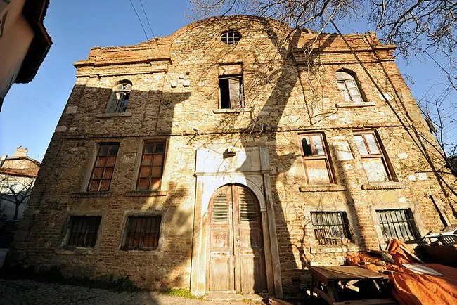 bursada-1-milyon-dolara-satisa-cikarilan-600-yillik-kilise-6-yildir-alici-bulamiyor-1615549959306.jpg Bursa'da 1 milyon dolara satışa çıkarılan 600 yıllık kilise 6 yıldır alıcı bulamıyor - 2