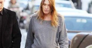 Carla Bruni mutsuz çünkü...
