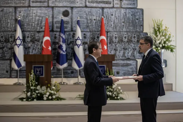Türkiye’nin Tel Aviv Büyükelçisi, İsrail Cumhurbaşkanı Isaac Herzog'a güven mektubunu sundu! Başkan Erdoğan'a davet - 1