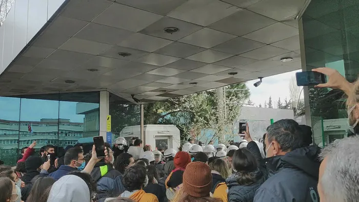 SON DAKİKA | Boğaziçi Üniversitesi’nde gösteri gerginliği! 12 kişi gözaltına alındı