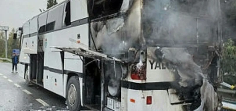 Yalovasporlu futbolcuları taşıyan otobüste yangın çıktı Yalovasporlu futbolcuları taşıyan otobüste yangın çıktı