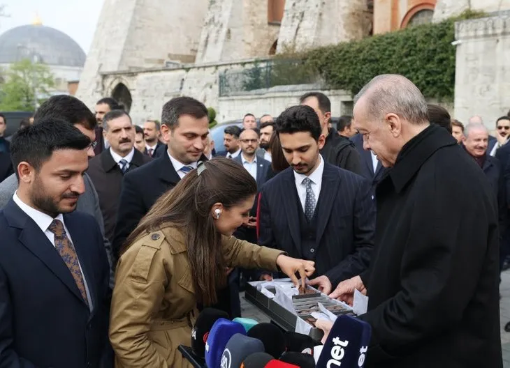 Başkan Erdoğan gazetecilere börek ikram etti