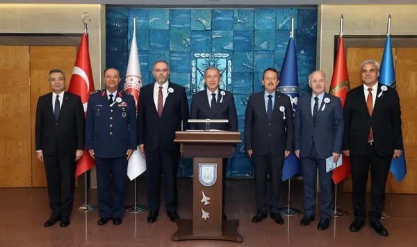 milli-savunma-bakani-hulusi-akardan-yunanistan-mesaji-deniz-ve-hava-kuvvetlerimiz-acik-sekilde-talimatlandiril-1664980264975.jpg Milli Savunma Bakanı Hulusi Akar'dan Yunanistan mesajı: Deniz ve Hava Kuvvetlerimiz açık şekilde talimatlandırıldı - 3