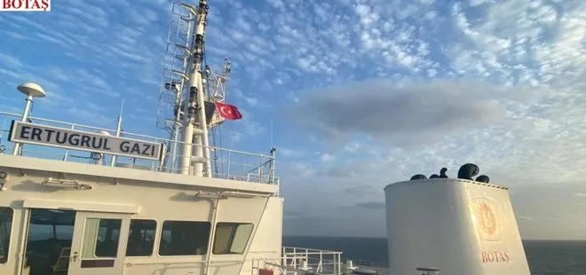 Türkiye’nin ilk yüzer LNG gemisi Ertuğrul Gazi’ye Türk bayrağı çekildi