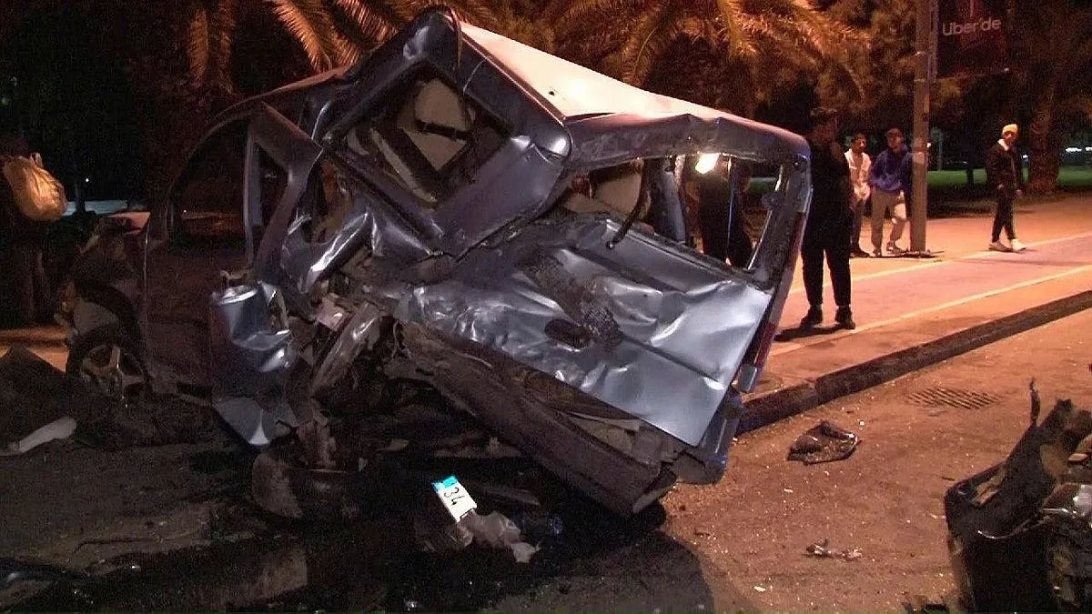 Kartal'da aşırı hız yapan sürücü park halindeki araçlara çarptı!