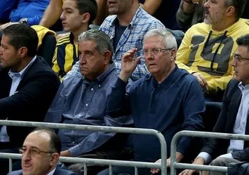 Aziz Yıldırım çalışıyor